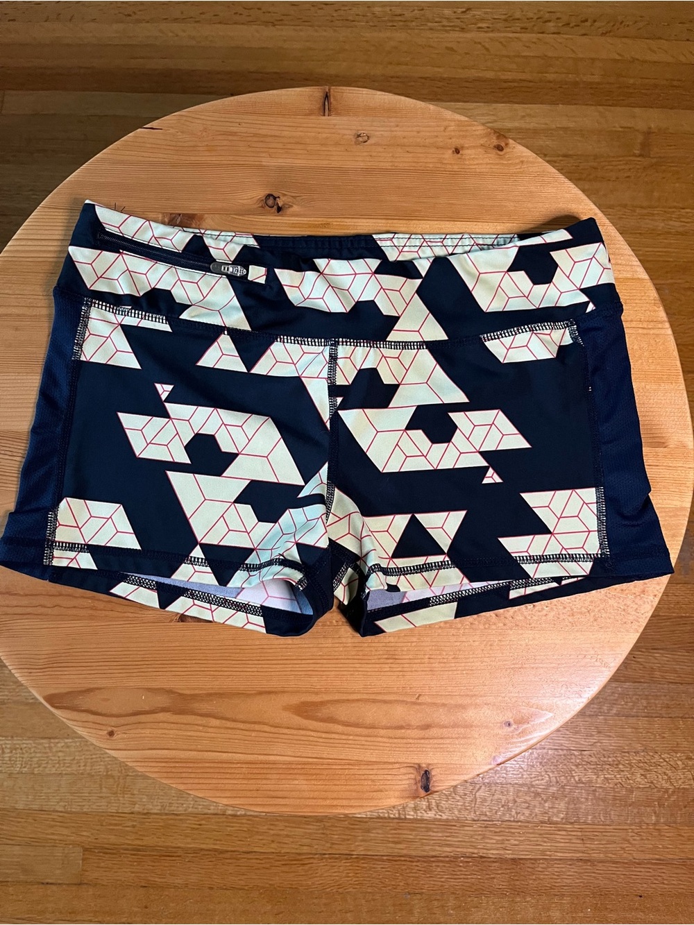 Oiselle Geo-Print Navy and Cream Women’s Athletic Shorts. Size 8